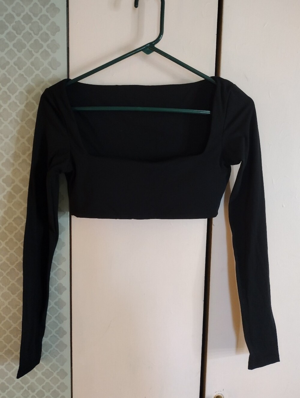 Black Square Neck Long Sleeve Crop Top